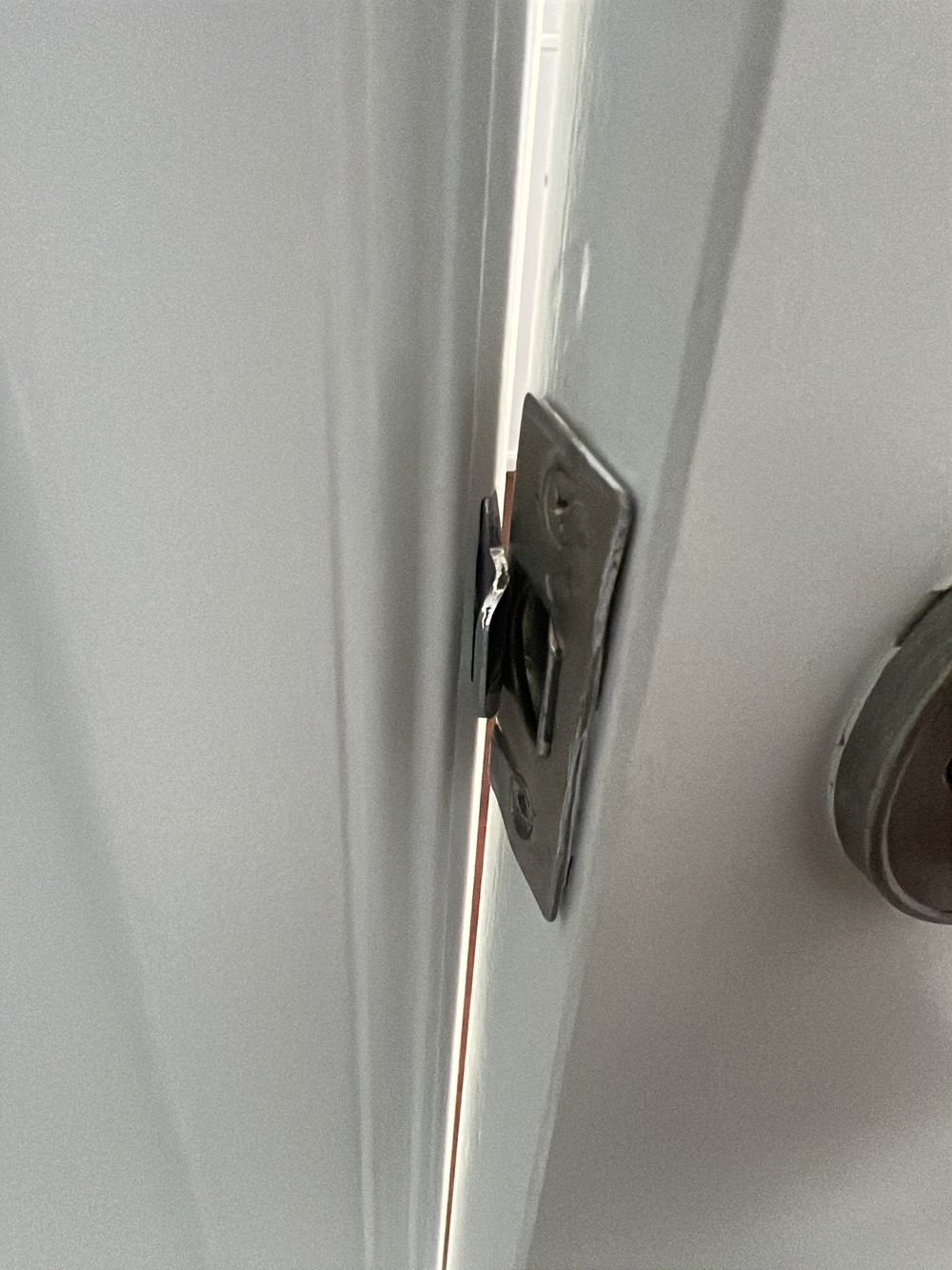 Doors, latches and windows in Officer rentals